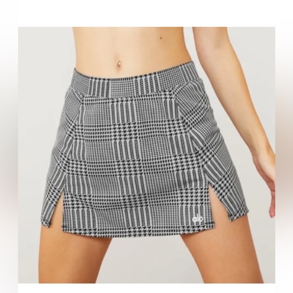 Very Rare Limited Edition Alo Yoga Jacquard Glenplaid Tennis Skirt. Size Medium